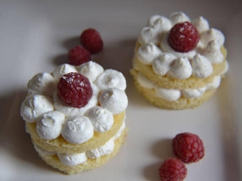 Tortine mousse mascarpone e lamponi